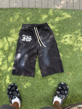 Load image into Gallery viewer, 3/4 Pearl Shorts
