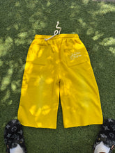 Load image into Gallery viewer, 3/4 Pearl Shorts

