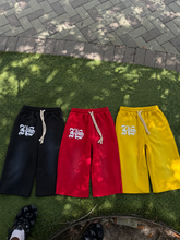Load image into Gallery viewer, 3/4 Pearl Shorts
