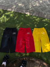 Load image into Gallery viewer, 3/4 Pearl Shorts
